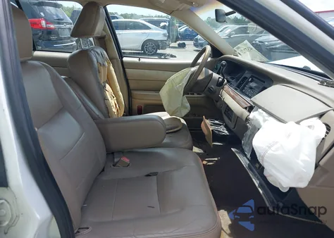 2004 Ford Crown Victoria Lx z USA, uszkodzony, nr VIN 2FAFP74W74X174187